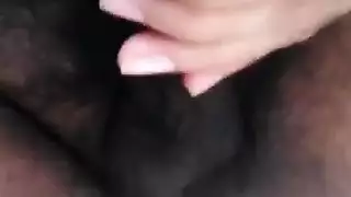 قضيب مراهق سميك جلسة استمناء منفردة تنتهي بانفجار مني