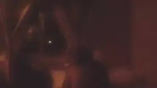 السكرتيرة ترتدي الملابس الداخلية وتتعرض للاختراق المزدوج في العمل