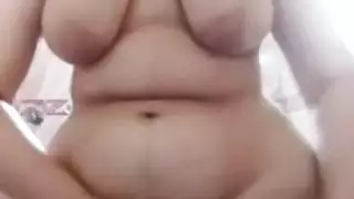 اتصل للرغبة: تجربة مروة الشخصية كنجمة إباحية