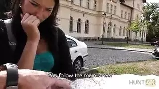 شقراء صغيرة تفتح مؤخرتها لجلسة إباحية xxx