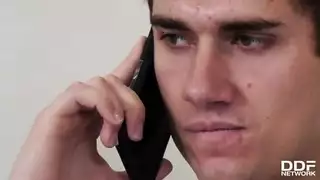 جسد زوجة الأب الممتلئ يجعل الابن يمارس الجنس معها بعمق