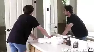 زوجة تفتك طيزها من زب أخي