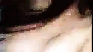 كاميرا خفية تلتقط فتاة مراهقة آسيوية تمارس الجنس الصريح في غرفة نومها