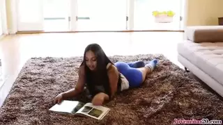 خيال في الحمام: تتلصص على جلسته المنفردة وتتوقين للمزيد