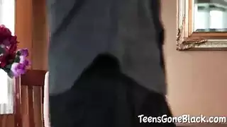 تخون زوجها مع الرجل الاسود مترجم
