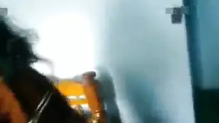 اختراق حلق صعب باستخدام لسانها الطويل