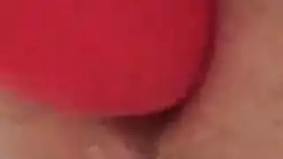 احتفال بالفتيات في القبو: مقص وأصابع