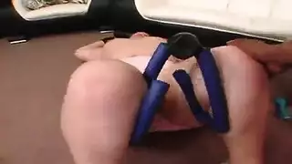 مجموعة صور متحركة: قبض و سحب الثدي بعنف