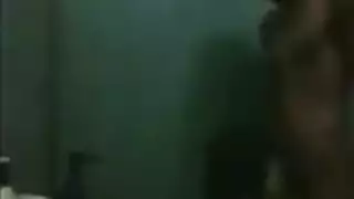 أخت عارية في الدش – أخ جامح يأخذها