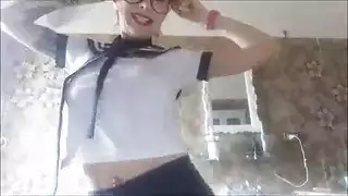 فتاة أمريكية بمؤخرة بيضاء تتبول ثم تمارس شرج في الحمام