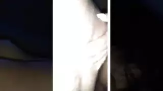 فتاة التشجيع تخلع ملابسها للفيلم الإباحي العنيف