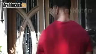 عاهرة مراهقة تكسب النقود بجنس عرقي مختلط