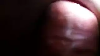 زوجين ناضجين مثارين: فرك كس وتحفيز خصي