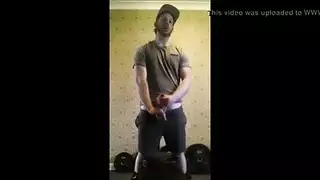 فتى قطري وسيم تُحشى شفتيه و فتحته بعنف