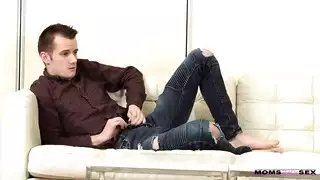 رغبات امرأة ناضجة سرية تتحرر في فعل صريح