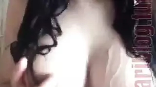 نيك بنت تمارس الرياضه في البيت