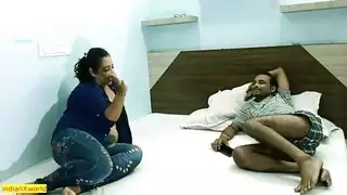 نقود مقابل عاهرة: زوج هندي مخنث يبيع زوجته لمهرجان جنس ليلي