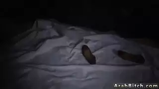 مغامرة إباحية: عربيات يمصّ القضيب في مكان خارجي نائي