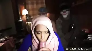 إيلاج مزدوج مع فتاة عربية عاملة