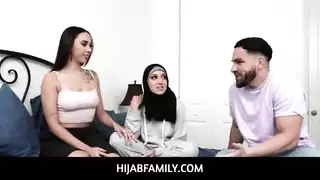 قضيب كبير يدمر مهبلين عربيين ضيقين