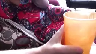 سر زوجة الأب: علاقة جنسية صريحة مع ابن الزوج