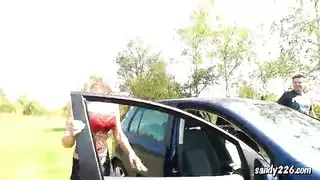 شقراء وقيفة مقيدة ومُضاجعة في الحبس الانفرادي