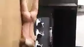 الفتاة الشقراء سوزي تحصل على إصبع ثم تمارس الجنس بقوة مع رجل أسود