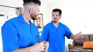 فيلم إباحي: فتاة عربية محجبة تتوسل من أجل زب أمريكي