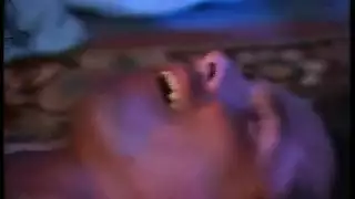 أوقية فورية: موصل البيتزا يخدم فتاتين متعطشتين