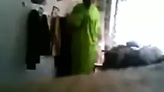 فتيات عربيات مراهقات في أوضاع جنسية صريحة