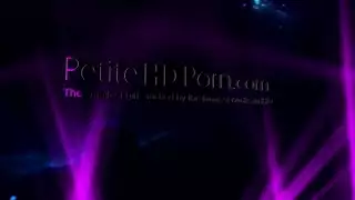 فتاة وقحة تركب زوج أمها في إباحية صريحة