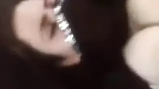 خيال قذف داخلي إكس إكس إكس: فتاة منقبة باللون الأحمر تتعرض للجماع وتمتلئ