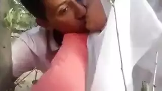 هوس فموي حميمي: مص الشفاه والمزيد في لقاء مغربي