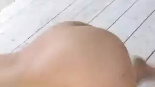 فتاتان وحزام واحد: سحاق خشن إكس إكس إكس