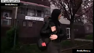 نقد يورو مقابل جلسة نيك قاسية في الأماكن العامة