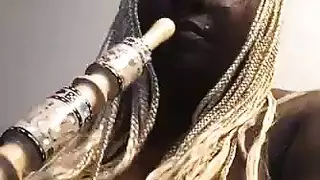 تسوق حتى الإرهاق: فتاة ساخنة مدخنة تُضاجع مرتدية الجوارب