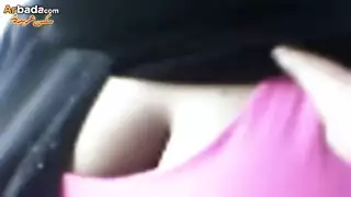 العب ببزاز المحجبة و حلمتها البنية الجميلة و انا حار