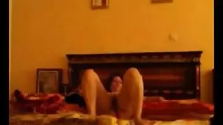 جزائرية مغرورة تستمني على فرجها الحليق وهي ناشجة