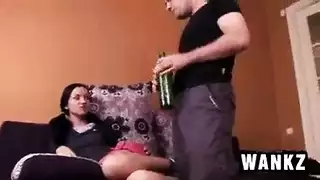 ثلاثي متوحش: الفتيات المثيرة تأخذ عدة أعضاء ذكورية بطريقة جامحة