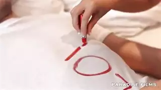 اخ ينضر إلى طيز اخته وتروحلو الغرفه وهو نائم وتلعب بوبو وينسكها