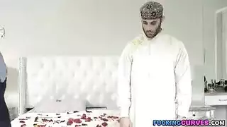 رجل سعودي ينيك محجبة مصرية في شريط جنسي صريح