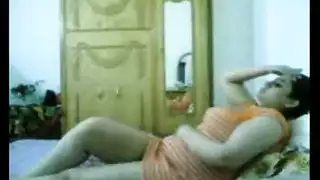 تدريب الميلف المصرية: زوج خبير يعلم عروسه الصغيرة