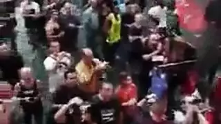 طالب علم كرة القدم حلق