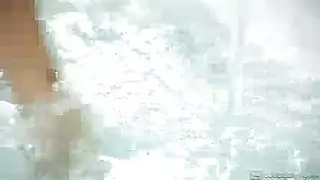 بورن سحاقي ساخن في الحمام – إيلاج مزدوج بالعُدَد