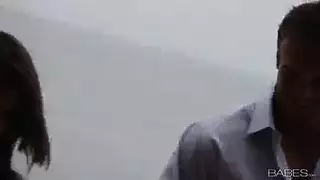قصة نيك رومانسية: القبلات المبللة تقود إلى أوضاع بورن صريحة