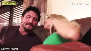 جماع عائلي محرم: الأخت المطلقة تأخذ القضيب الصلب لأخيها