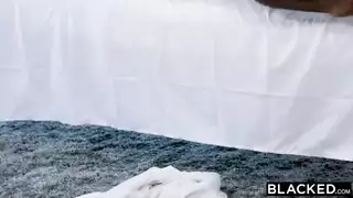 كميات هائلة من السائل المنوي في أشد مشاهد ساره جاي إثارة