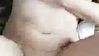 مدلكة ذات صدر كبير تلقى لحس فرجها وملء مؤخرتها من زميلتها