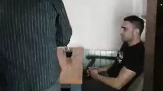 كرتونية مع وحش: مشهد كارينا كابور الصريح مع الحيوان