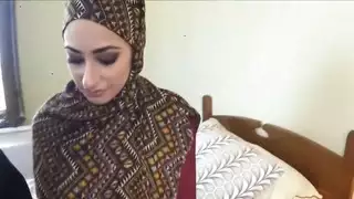 بنات هايجين علي بعض في الحمام نار
